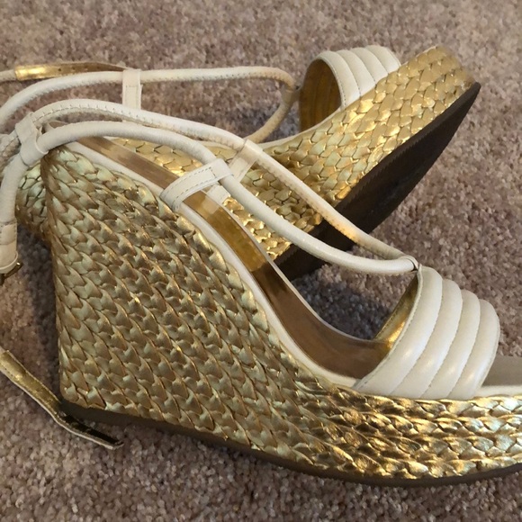 Ivory & Gold COACH wedges - Picture 1 of 7